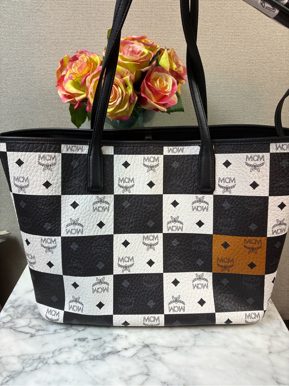 MCM Medium Visetos Aren Tote in Black & White Checkerboard - Pristine! ๐ฅ - Picture 8 of 14